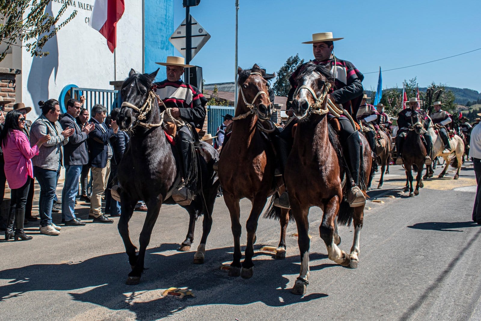 En este momento estás viendo Acto de fiestas patrias en Escuela Albertina Valenzuela y desfile cívico-patriótico en Cutemu